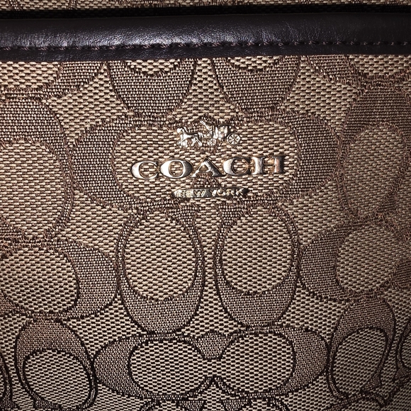 Coach 💕 | Crossbody Tan and Brown Canvas Signature Tote ✨️ - Picture 4 of 7
